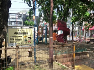 周辺環境:千原児童遊園地 マンション(区分) 渋谷区神宮前２丁目 ジェントルエア神宮前 22000万円 原宿駅｜住建ハウジング