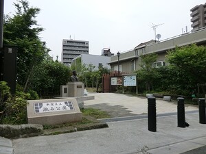 周辺環境:漱石公園 中古一戸建て 新宿区矢来町 14800万円 神楽坂駅｜住建ハウジング