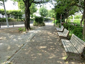 周辺環境:さんかく公園 中野区野方３丁目(6380万円)｜新築一戸建て｜住建ハウジング