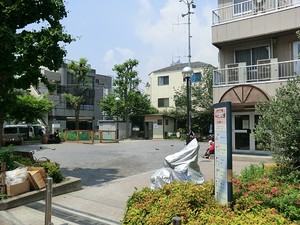 周辺環境:代々木みどり公園 マンション(一棟) 渋谷区代々木１丁目 37000万円 南新宿駅｜住建ハウジング