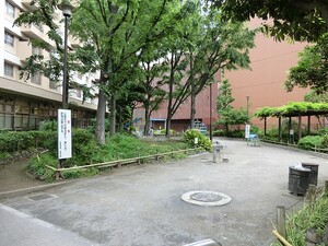 周辺環境:東大久保公園 ビクセル新宿(7900万円)｜中古マンション（新築･中古）｜住建ハウジング