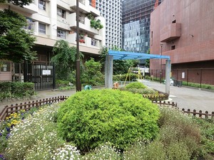 周辺環境:東大久保公園 東新宿レジデンシャルタワー