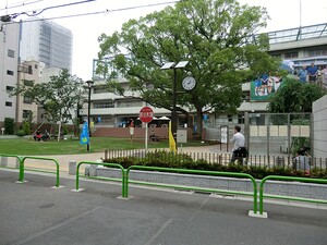 周辺環境:練成公園 土地・売地 台東区台東３丁目 6080万円 御徒町駅｜住建ハウジング