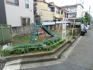 周辺環境:あづま児童遊園 アパート(一棟) 杉並区方南１丁目 17300万円 方南町駅｜住建ハウジング