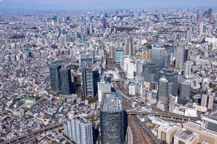 品川区のビル群と街並みを空撮した写真